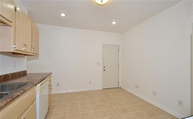 Building Photo - 5975 Peachtree Pkwy