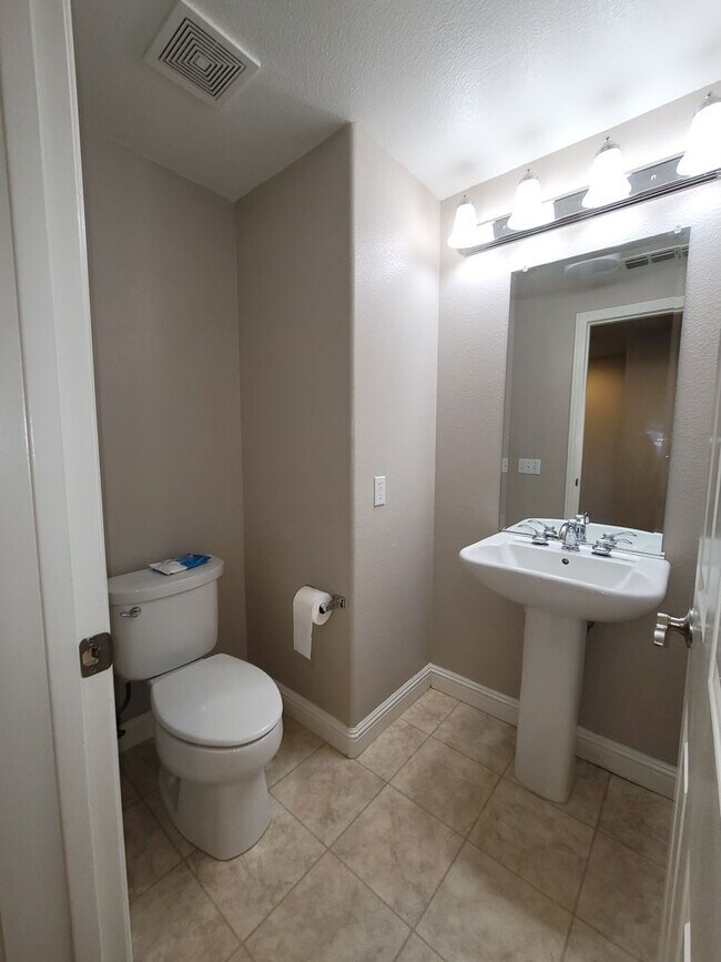 Building Photo - Westlake Villas Condo