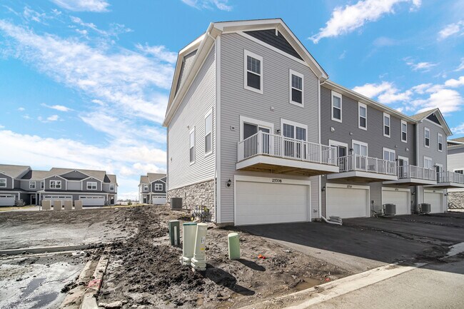 Building Photo - 25708 W Yorkshire Dr