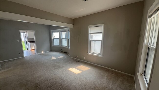 Building Photo - 216 W Sylvania Ave