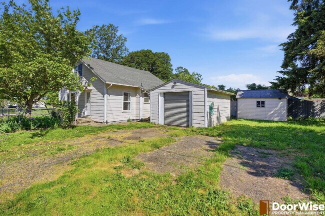 Building Photo - Charming 4-Bed Newberg Home!