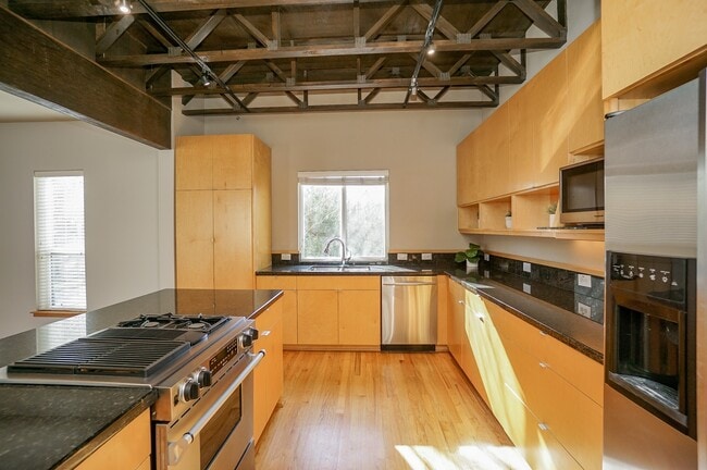 Building Photo - 228 Willard St