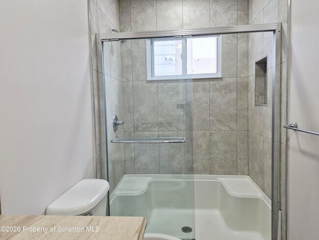 Building Photo - 124 Willow St