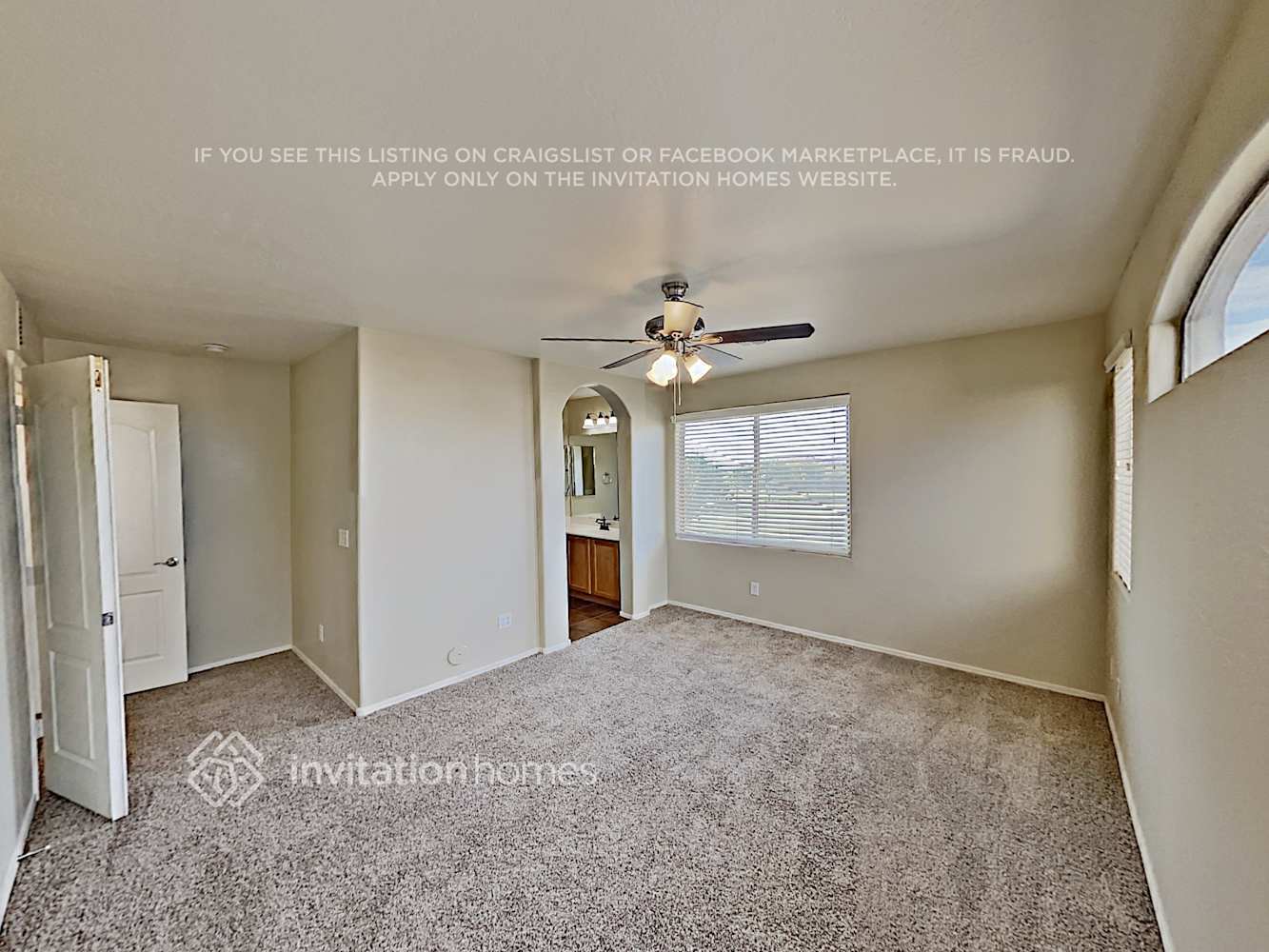Building Photo - 9833 E Empress Ave