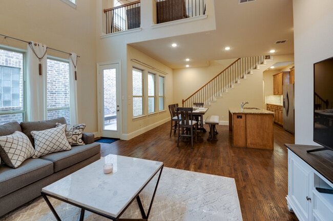 Primary Photo - 713 Northwood Dr