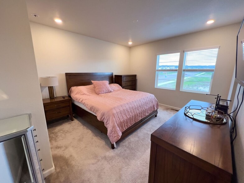 Building Photo - 8848 Fraser River Lp