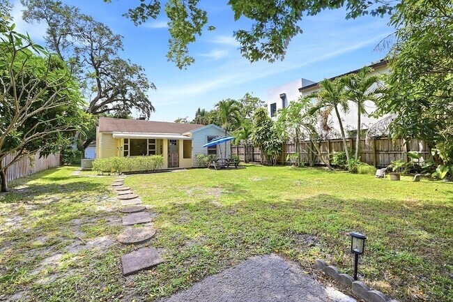 Building Photo - 1516 SW 24th St