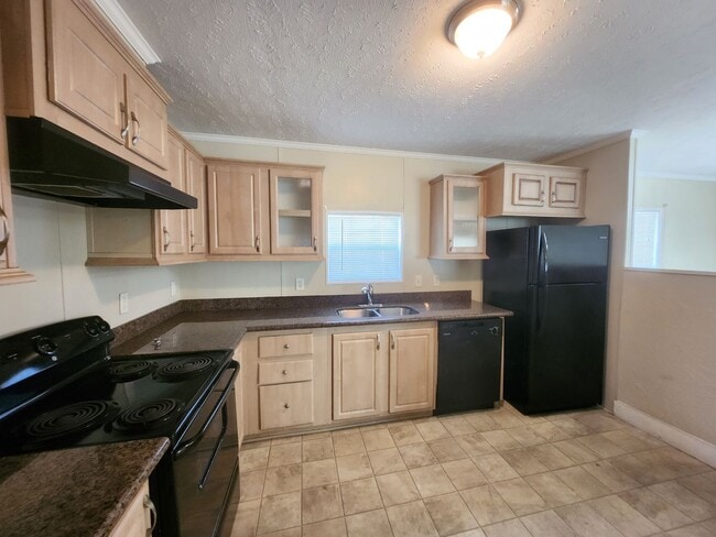 Building Photo - 811 N D St