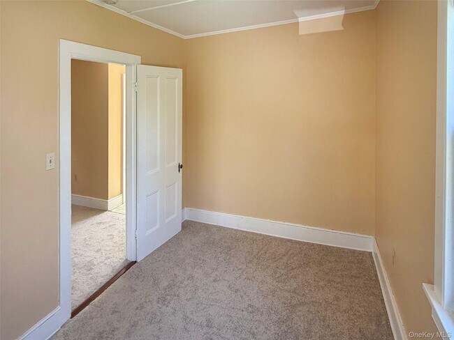 Building Photo - 111 N Main St