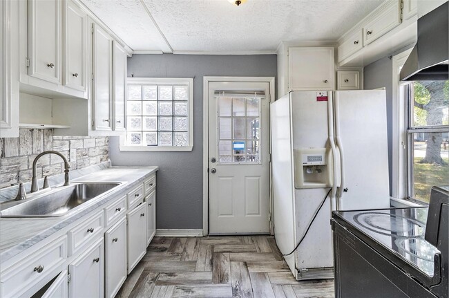 Building Photo - 1504 Polk Ave