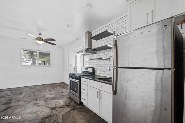 Building Photo - 3615 N 15th Ave