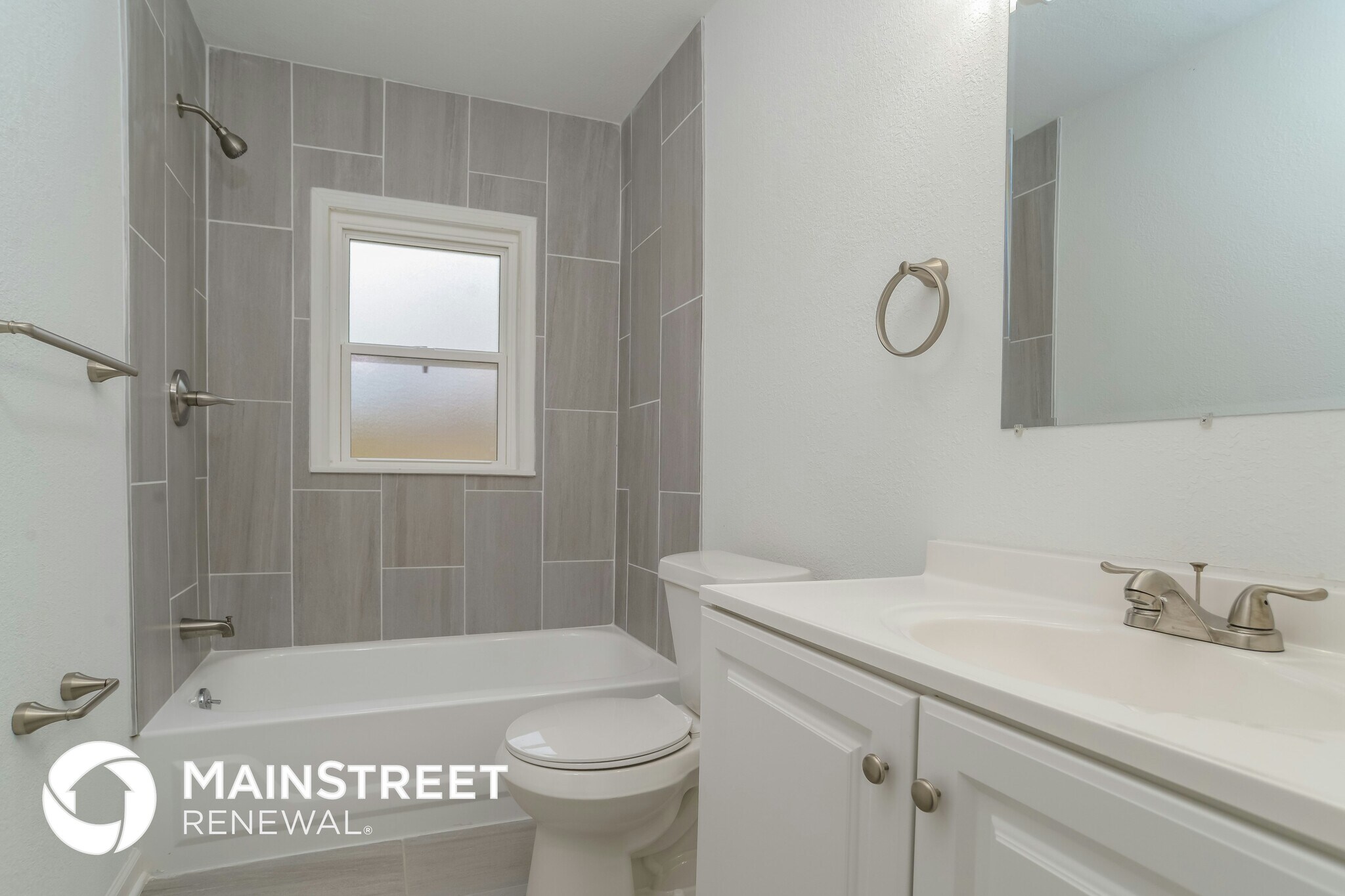 Building Photo - 7411 NW Oak Dr