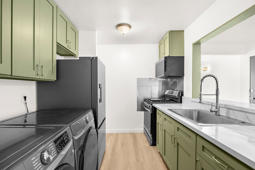 Building Photo - 2241 1/2 Riverdale Ave