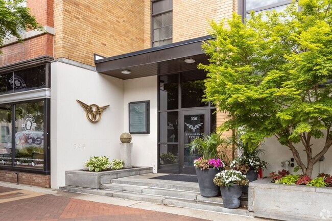 Building Photo - Enjoy The View