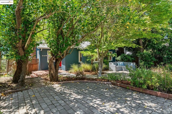 Building Photo - Berkeley Hills Beauty with Bay Views & Ele...