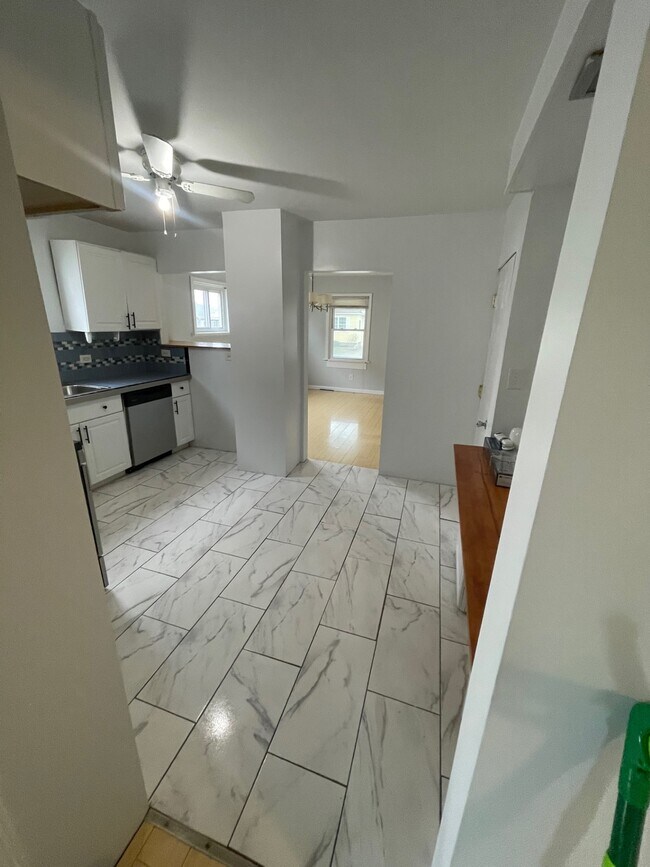 Building Photo - 120 lyndale ave