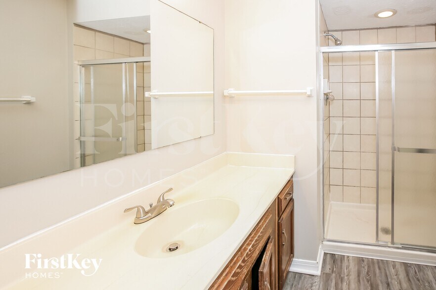 Building Photo - 211 Banbury Rd