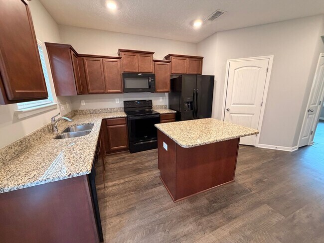 Building Photo - 2 Bedroom, 2.5 Bath Townhome in Antioch - Available Now!