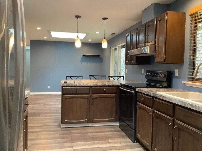 Building Photo - 1 STORY RAMBLER 3 BED 1.5 BATH IN PORT ORCHARD