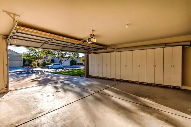 Building Photo - Charming South Chandler home with loft