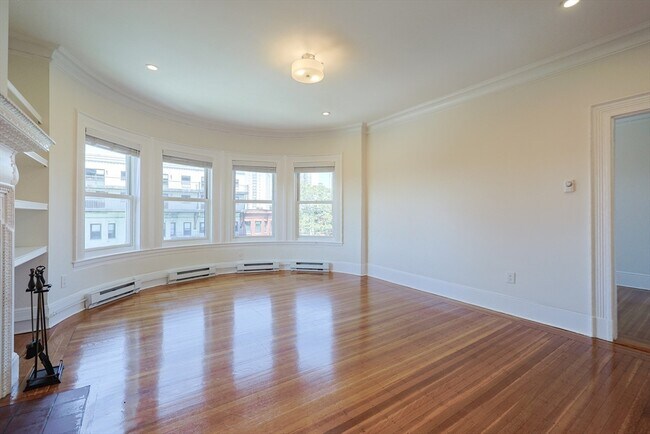 Building Photo - 857 Beacon St
