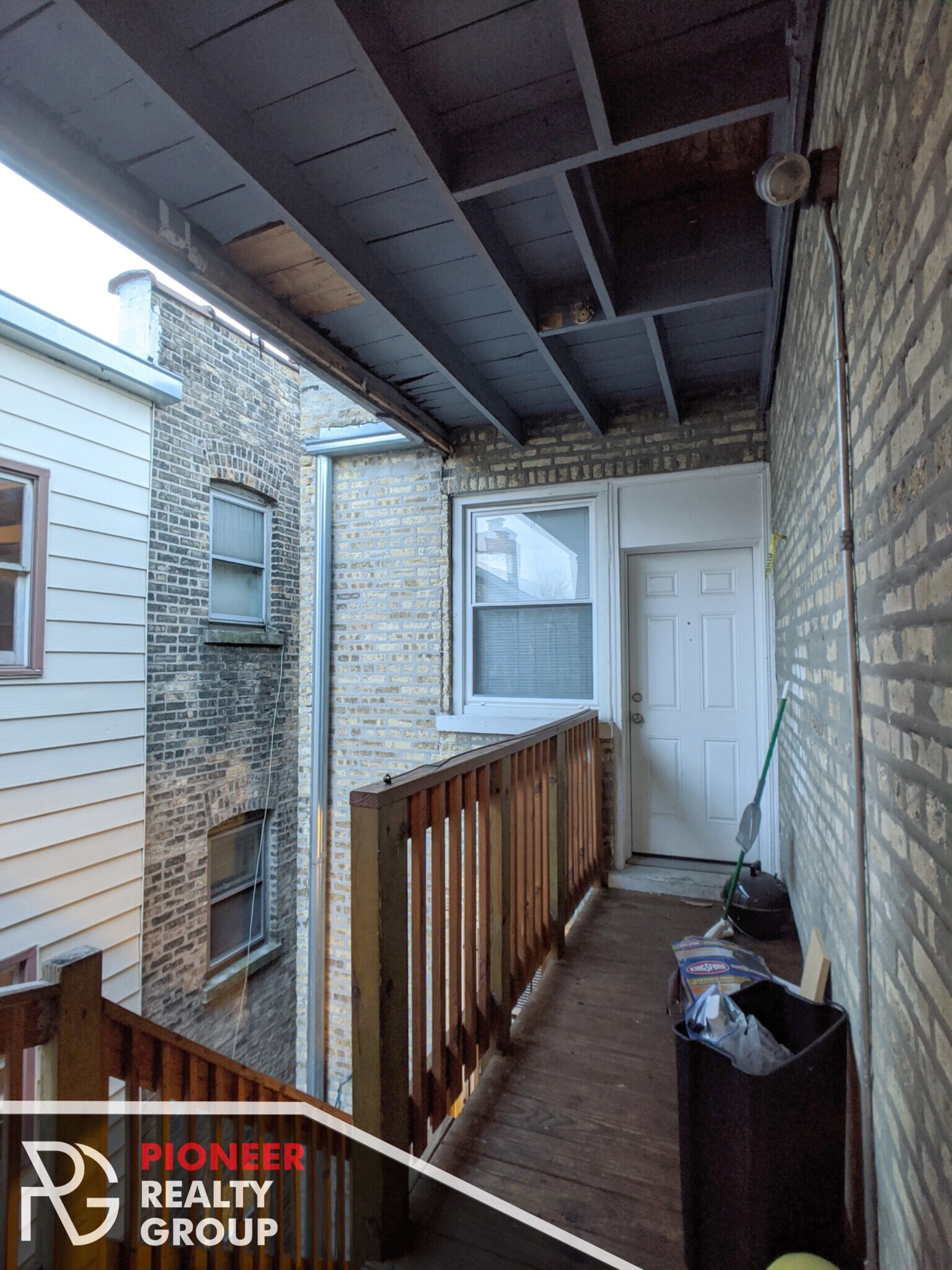 Building Photo - 5029 N Harding Ave