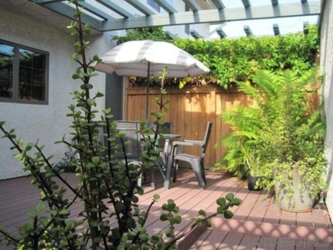 Building Photo - 2770 Caminito Cedros