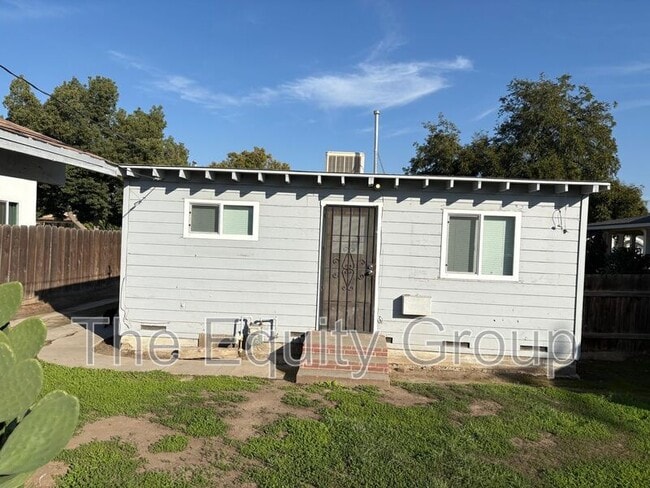 Building Photo - 719 S Church St