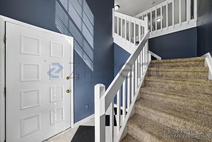 Building Photo - 1206 Riverview Dr