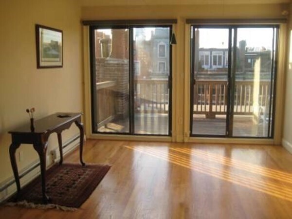 Building Photo - 477 Beacon St