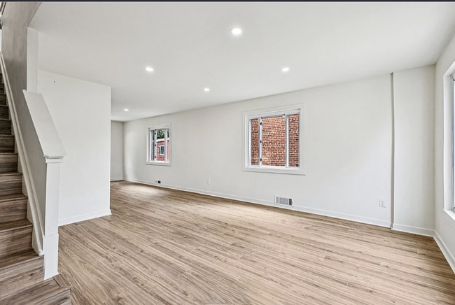 Building Photo - 674 Brandywine St SE