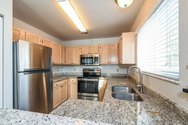 Building Photo - 753 Liberty Village Dr