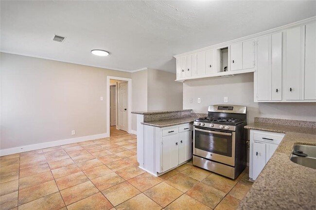 Building Photo - 4426 Oakside Dr