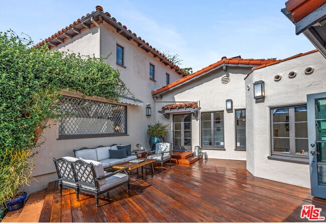 Building Photo - 3588 Griffith Park Blvd