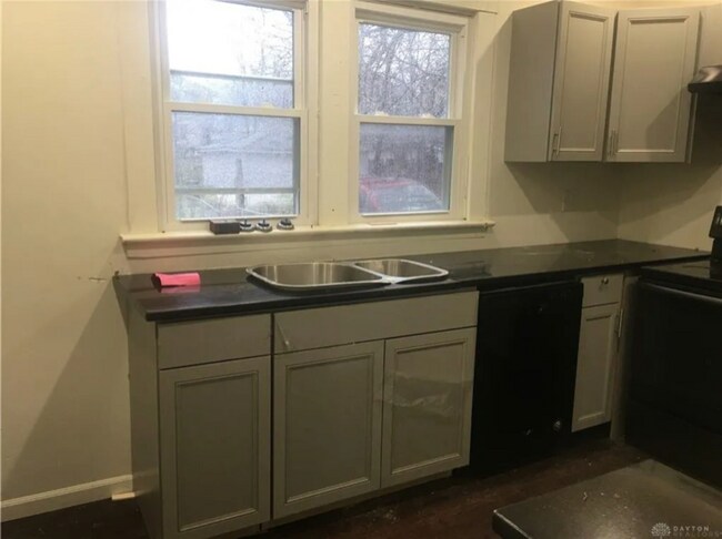 Building Photo - 144 W Fairview Ave