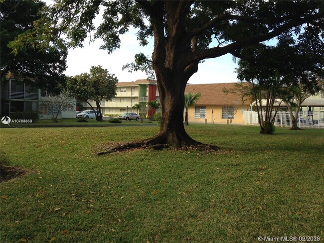 Building Photo - 607 S State Rd 7