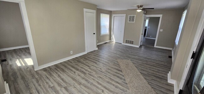 Building Photo - Freshly Updated Interior! 2 Bed 1.5 Bath Home - Alexandria IN