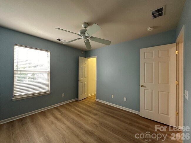 Building Photo - 6954 Beverly Springs Dr