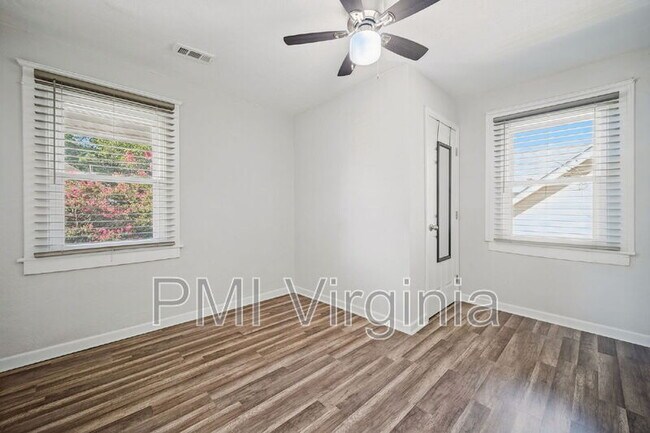 Building Photo - 864 W 36th St