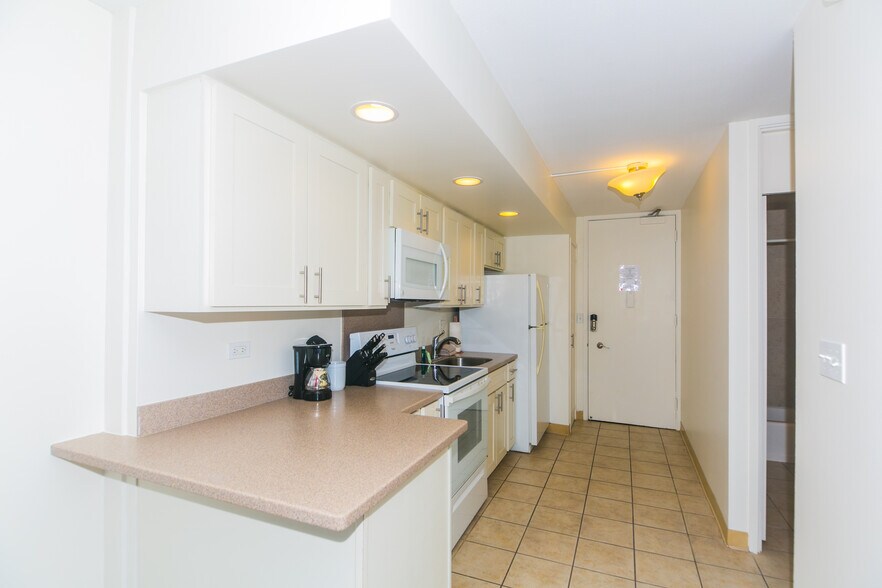 Building Photo - 1765 Ala Moana Blvd