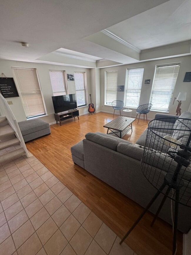 Building Photo - Furnished Downtown Condo. 1 bed/1 bath