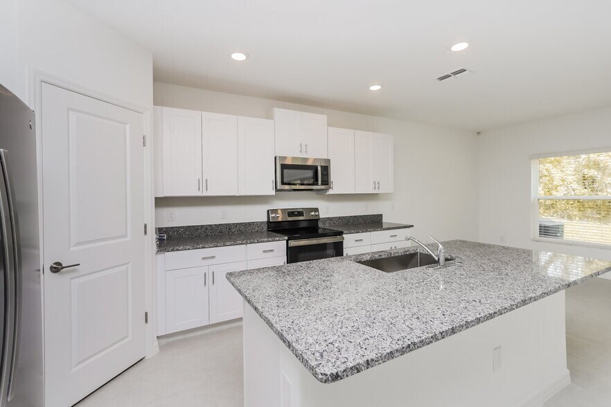 Building Photo - 7344 Spring Snowflake Ave