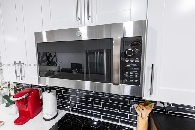 Building Photo - 1371 NE 110th Terrace