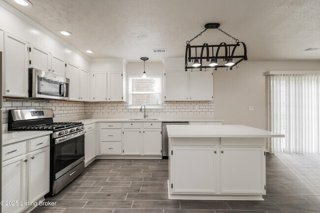 Building Photo - 10102 Spring Gate Dr