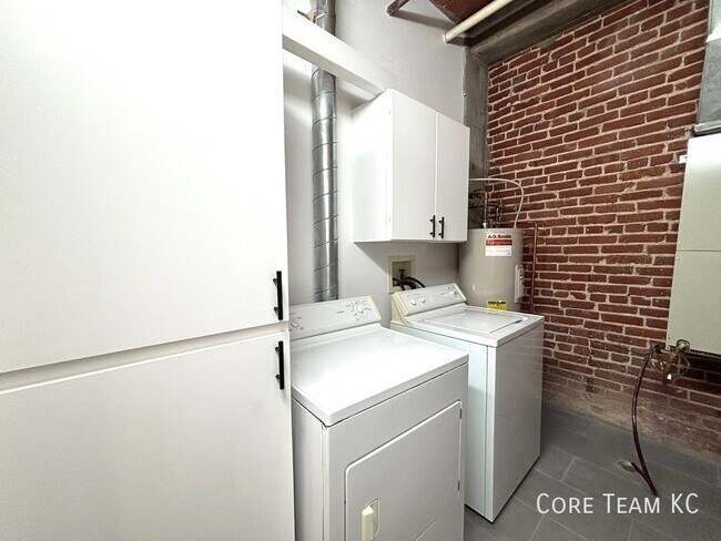 Building Photo - 204 Walnut St