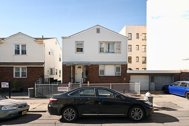 Building Photo - 81 Van Wagenen Ave