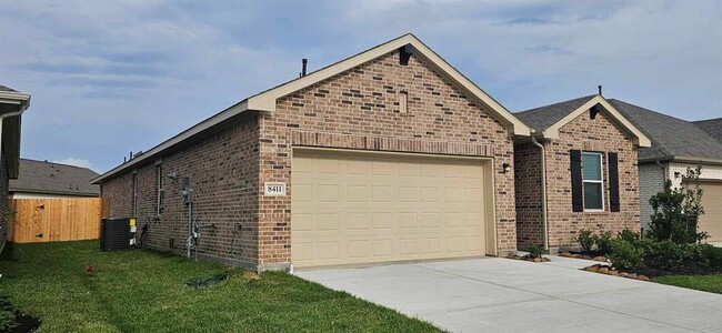 Building Photo - 8411 Bay Oaks Dr