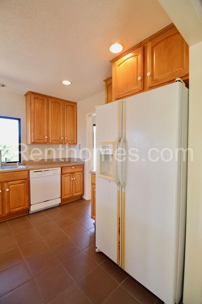 Building Photo - 2822 Mesa Dr