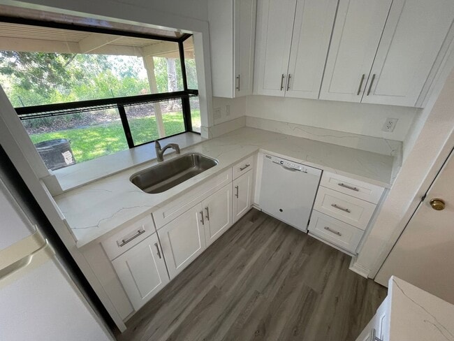 Building Photo - Single Story Duplex in Cardiff