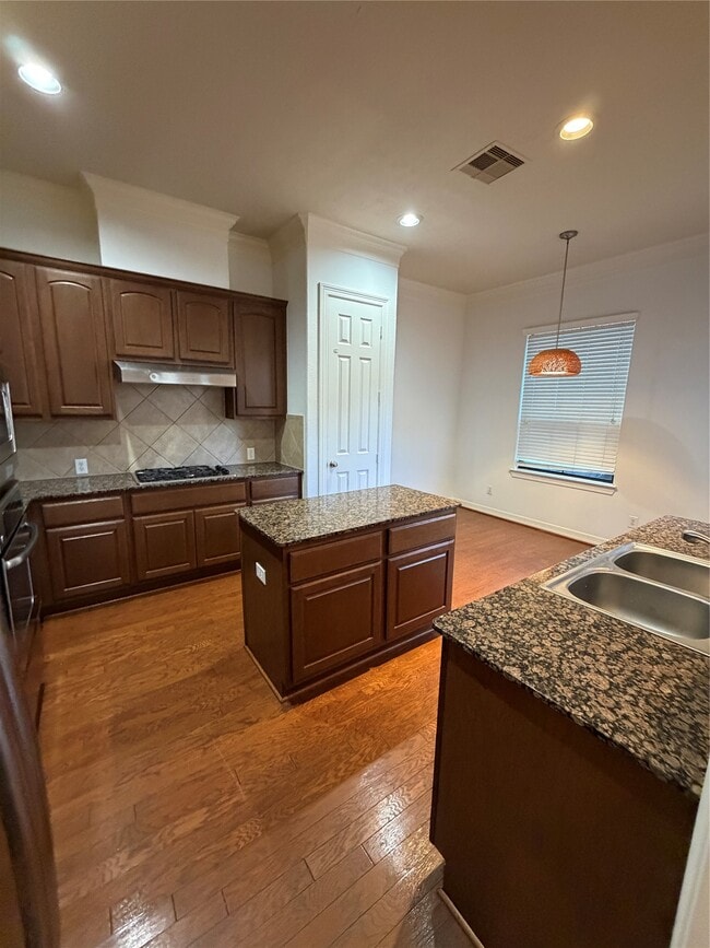Building Photo - 11602 Royal Oaks Crossing